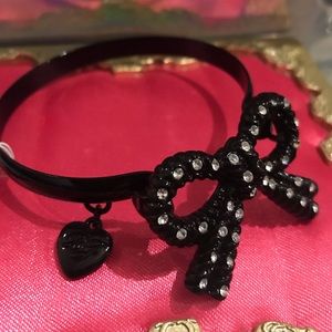 Black bow crystal rhinestone bracelet bangle Betsey Johnson vintage retro heart